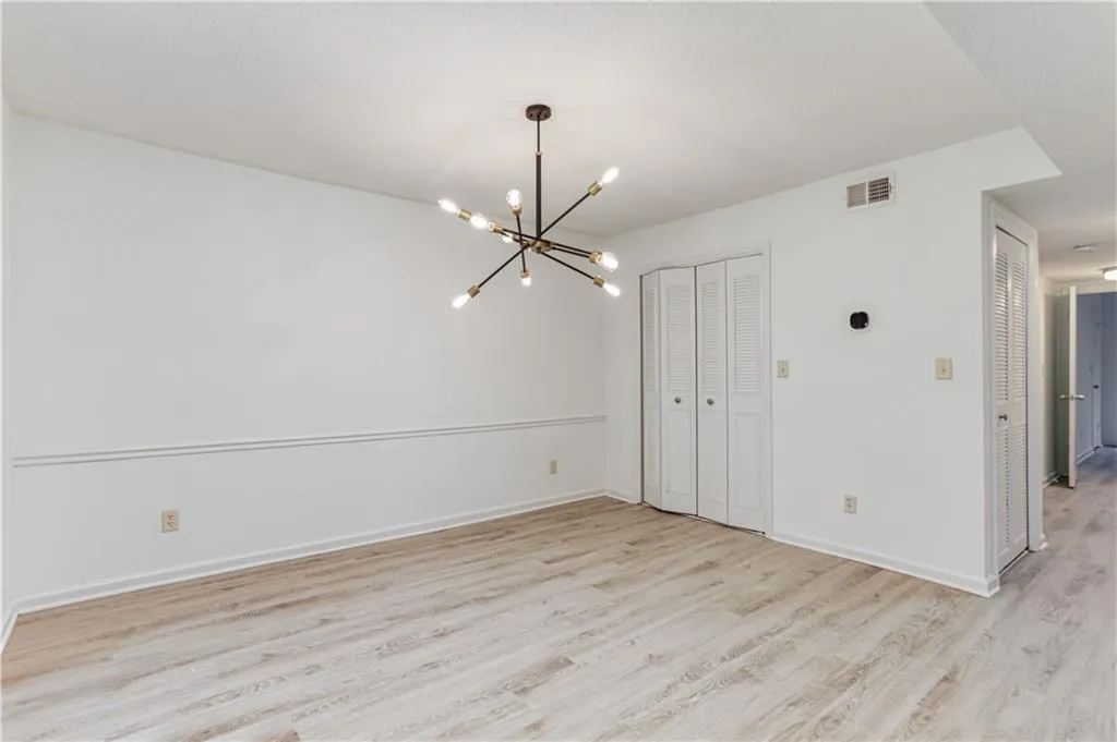 6851 Roswell Road Unit M18, Sandy Springs, Georgia 30328, 3 Bedrooms Bedrooms, ,2 BathroomsBathrooms,Residential,Sold,6851 Roswell Road Unit M18,6669988