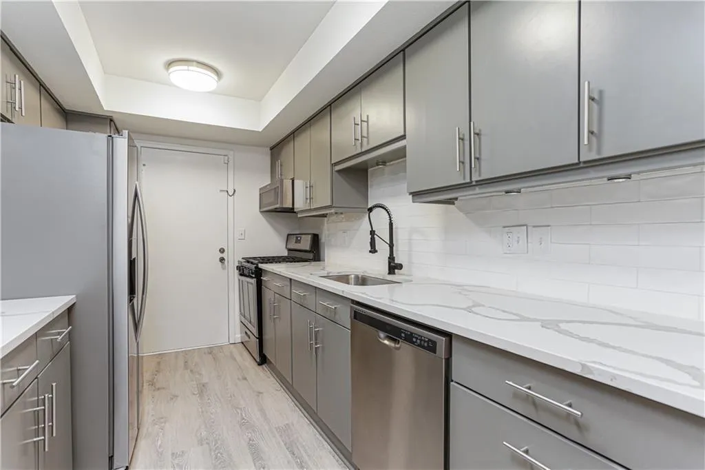 6851 Roswell Road Unit M18, Sandy Springs, Georgia 30328, 3 Bedrooms Bedrooms, ,2 BathroomsBathrooms,Residential,Sold,6851 Roswell Road Unit M18,6669988