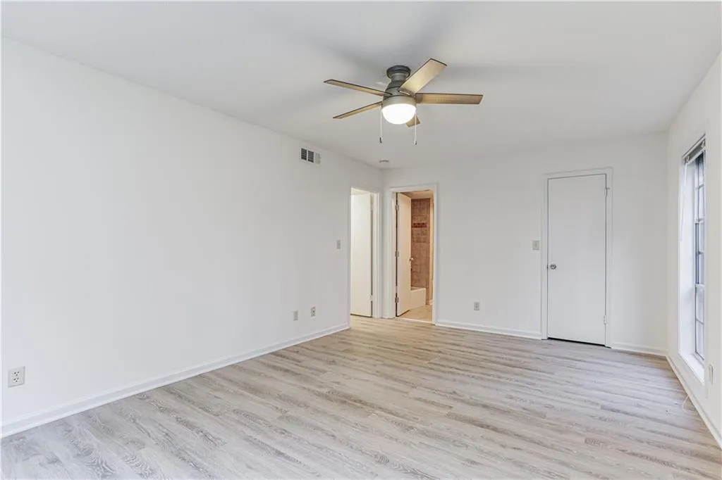 6851 Roswell Road Unit M18, Sandy Springs, Georgia 30328, 3 Bedrooms Bedrooms, ,2 BathroomsBathrooms,Residential,Sold,6851 Roswell Road Unit M18,6669988