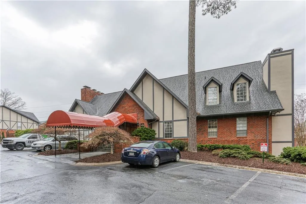 6851 Roswell Road Unit M18, Sandy Springs, Georgia 30328, 3 Bedrooms Bedrooms, ,2 BathroomsBathrooms,Residential,Sold,6851 Roswell Road Unit M18,6669988