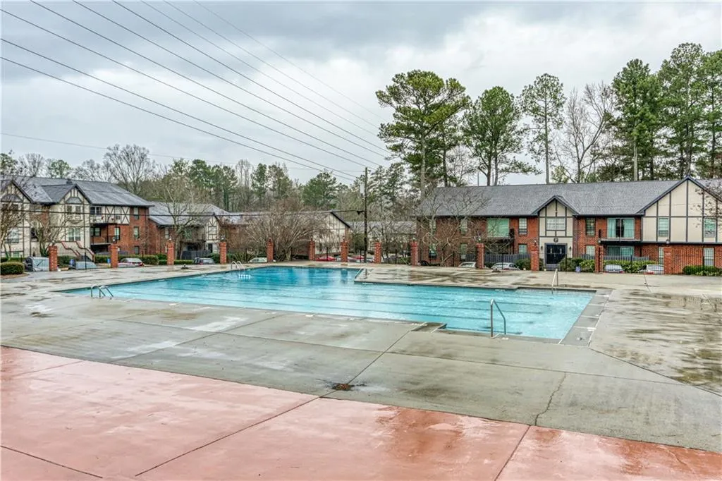6851 Roswell Road Unit M18, Sandy Springs, Georgia 30328, 3 Bedrooms Bedrooms, ,2 BathroomsBathrooms,Residential,Sold,6851 Roswell Road Unit M18,6669988
