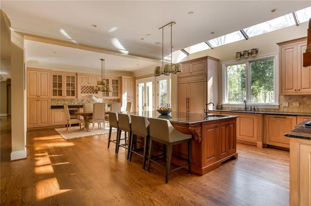 875 Marseilles Drive, Sandy Springs, Georgia 30327, 6 Bedrooms Bedrooms, ,7 BathroomsBathrooms,Residential,Sold,875 Marseilles Drive,5668154