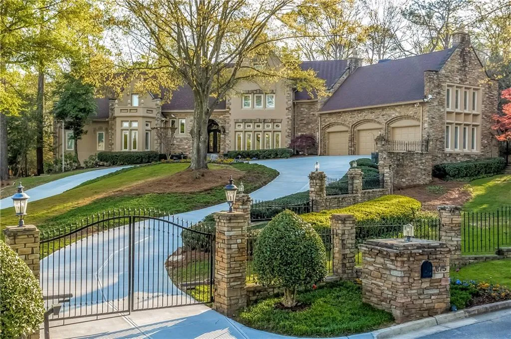 875 Marseilles Drive, Sandy Springs, Georgia 30327, 6 Bedrooms Bedrooms, ,7 BathroomsBathrooms,Residential,Sold,875 Marseilles Drive,5668154