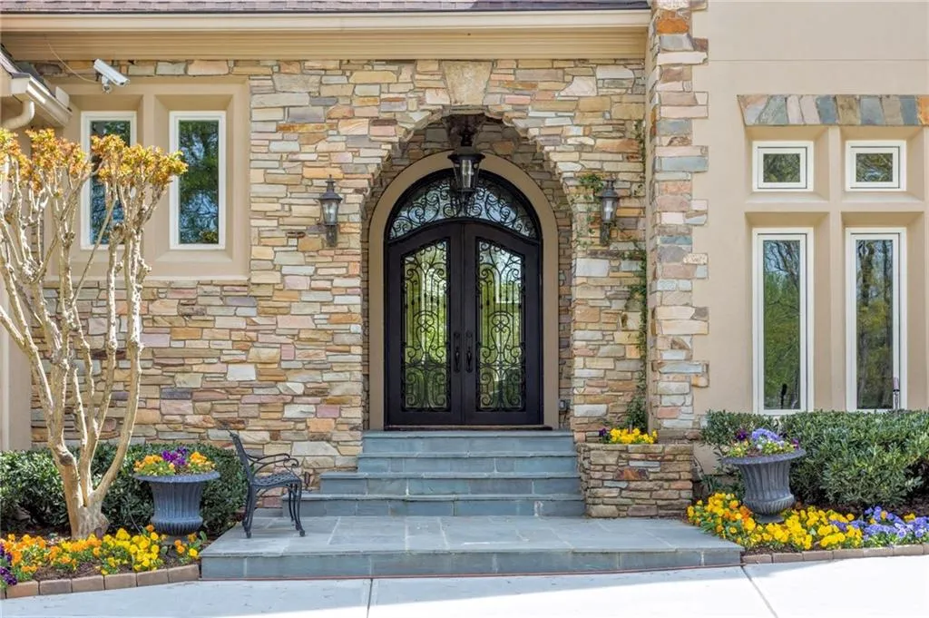 875 Marseilles Drive, Sandy Springs, Georgia 30327, 6 Bedrooms Bedrooms, ,7 BathroomsBathrooms,Residential,Sold,875 Marseilles Drive,5668154