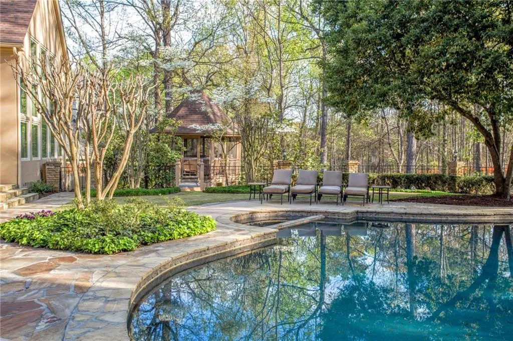 875 Marseilles Drive, Sandy Springs, Georgia 30327, 6 Bedrooms Bedrooms, ,7 BathroomsBathrooms,Residential,Sold,875 Marseilles Drive,5668154