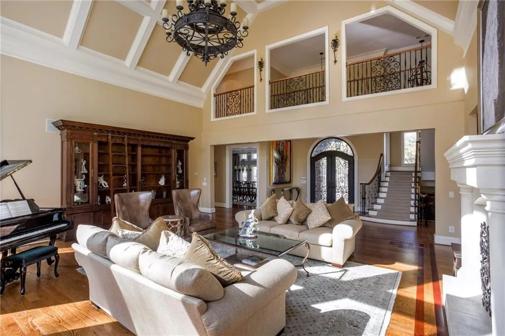 875 Marseilles Drive, Sandy Springs, Georgia 30327, 6 Bedrooms Bedrooms, ,7 BathroomsBathrooms,Residential,Sold,875 Marseilles Drive,5668154