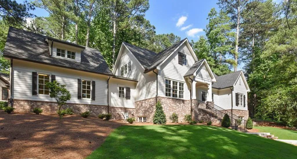 3257 W Roxboro Road, Atlanta, Georgia 30324, 5 Bedrooms Bedrooms, ,4 BathroomsBathrooms,Residential,Sold,3257 W Roxboro Road,5859452