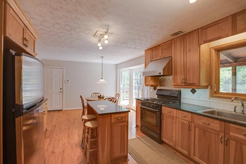 5025 Nesbit Ferry Lane, Sandy Springs, Georgia 30350, 4 Bedrooms Bedrooms, ,2 BathroomsBathrooms,Residential,Sold,5025 Nesbit Ferry Lane,5837493