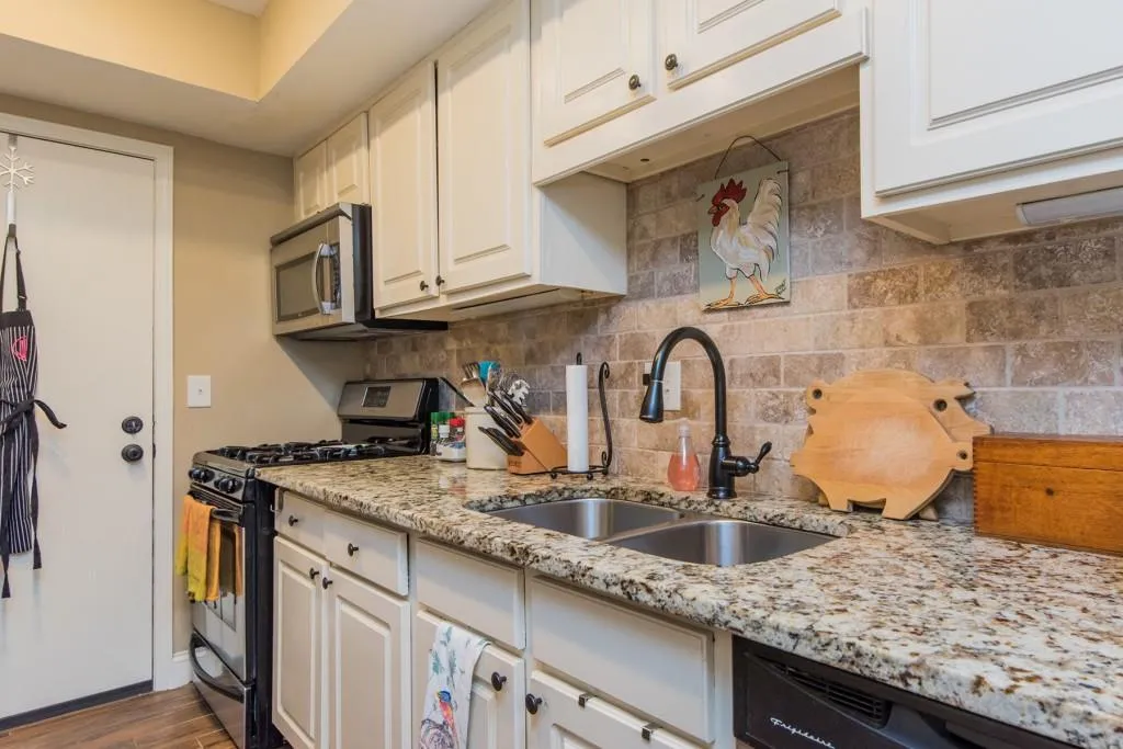 6851 Roswell Road Unit F-14, Atlanta, Georgia 30328, 3 Bedrooms Bedrooms, ,2 BathroomsBathrooms,Residential,Sold,6851 Roswell Road Unit F-14,6059452