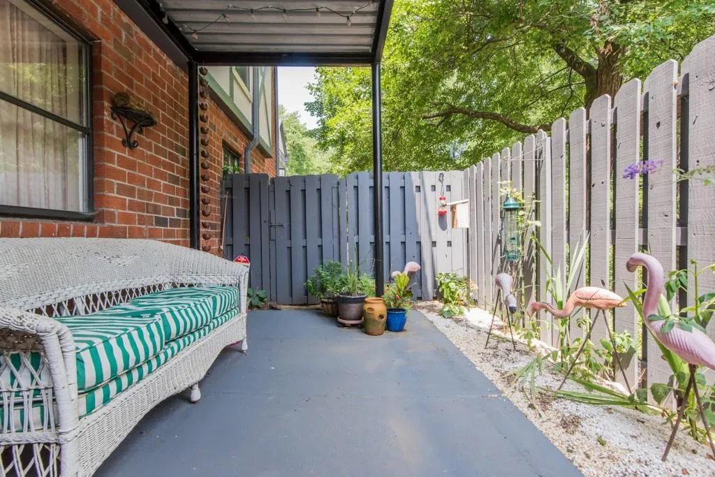 6851 Roswell Road Unit F-14, Atlanta, Georgia 30328, 3 Bedrooms Bedrooms, ,2 BathroomsBathrooms,Residential,Sold,6851 Roswell Road Unit F-14,6059452