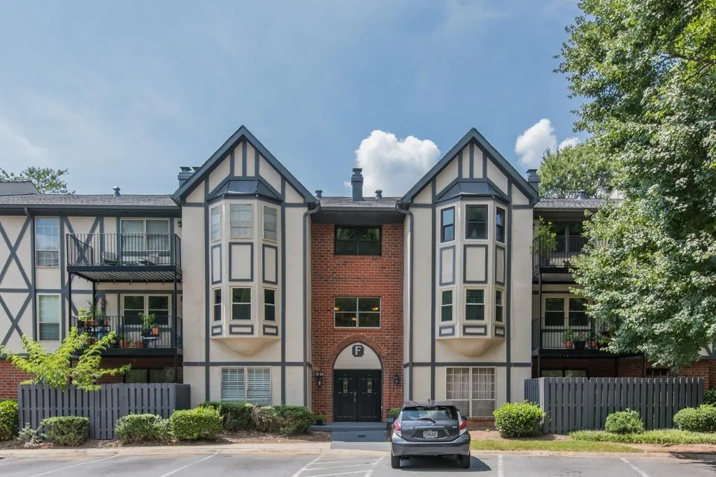 6851 Roswell Road Unit F-14, Atlanta, Georgia 30328, 3 Bedrooms Bedrooms, ,2 BathroomsBathrooms,Residential,Sold,6851 Roswell Road Unit F-14,6059452