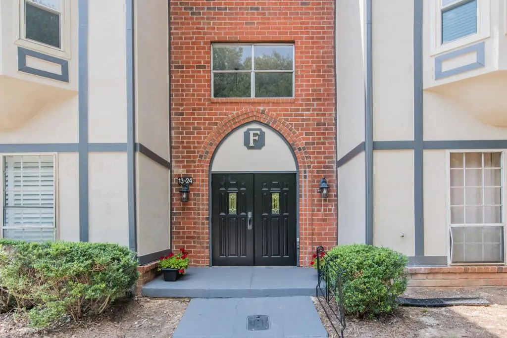 6851 Roswell Road Unit F-14, Atlanta, Georgia 30328, 3 Bedrooms Bedrooms, ,2 BathroomsBathrooms,Residential,Sold,6851 Roswell Road Unit F-14,6059452