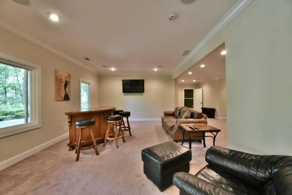 9205 Huntcliff Trace, Sandy Springs, Georgia 30350, 7 Bedrooms Bedrooms, ,5 BathroomsBathrooms,Residential,Sold,9205 Huntcliff Trace,5633543