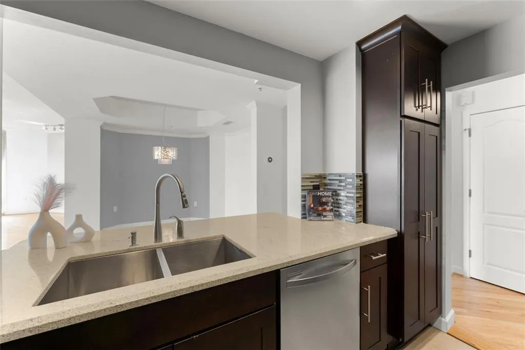 3475 Oak Valley Road Ne Unit #870, Atlanta, Georgia 30326, 1 Bedroom Bedrooms, ,1 BathroomBathrooms,Residential,For Sale,3475 Oak Valley Road Ne Unit #870,7556706