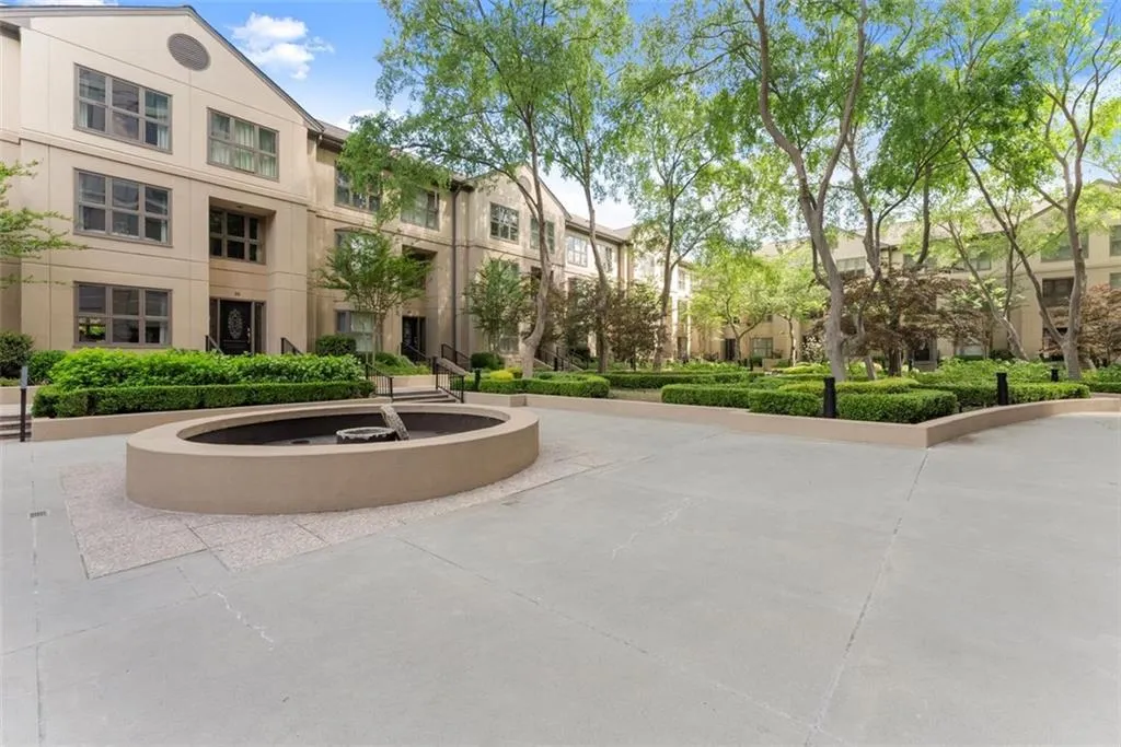 3475 Oak Valley Road Ne Unit #870, Atlanta, Georgia 30326, 1 Bedroom Bedrooms, ,1 BathroomBathrooms,Residential,For Sale,3475 Oak Valley Road Ne Unit #870,7556706