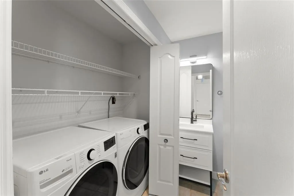 3475 Oak Valley Road Ne Unit #870, Atlanta, Georgia 30326, 1 Bedroom Bedrooms, ,1 BathroomBathrooms,Residential,For Sale,3475 Oak Valley Road Ne Unit #870,7556706