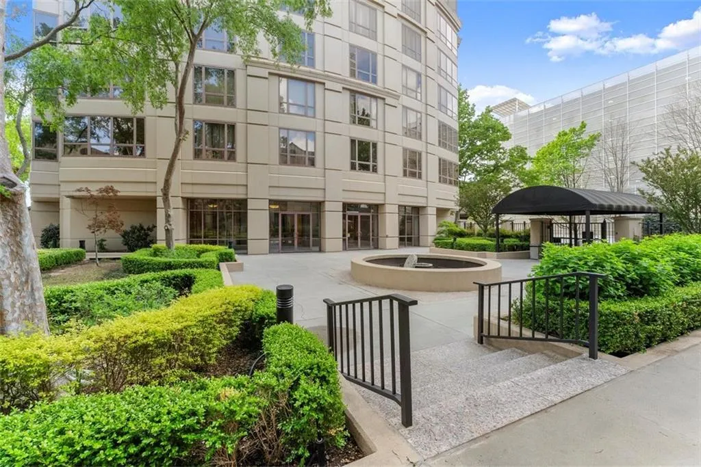 3475 Oak Valley Road Ne Unit #870, Atlanta, Georgia 30326, 1 Bedroom Bedrooms, ,1 BathroomBathrooms,Residential,For Sale,3475 Oak Valley Road Ne Unit #870,7556706