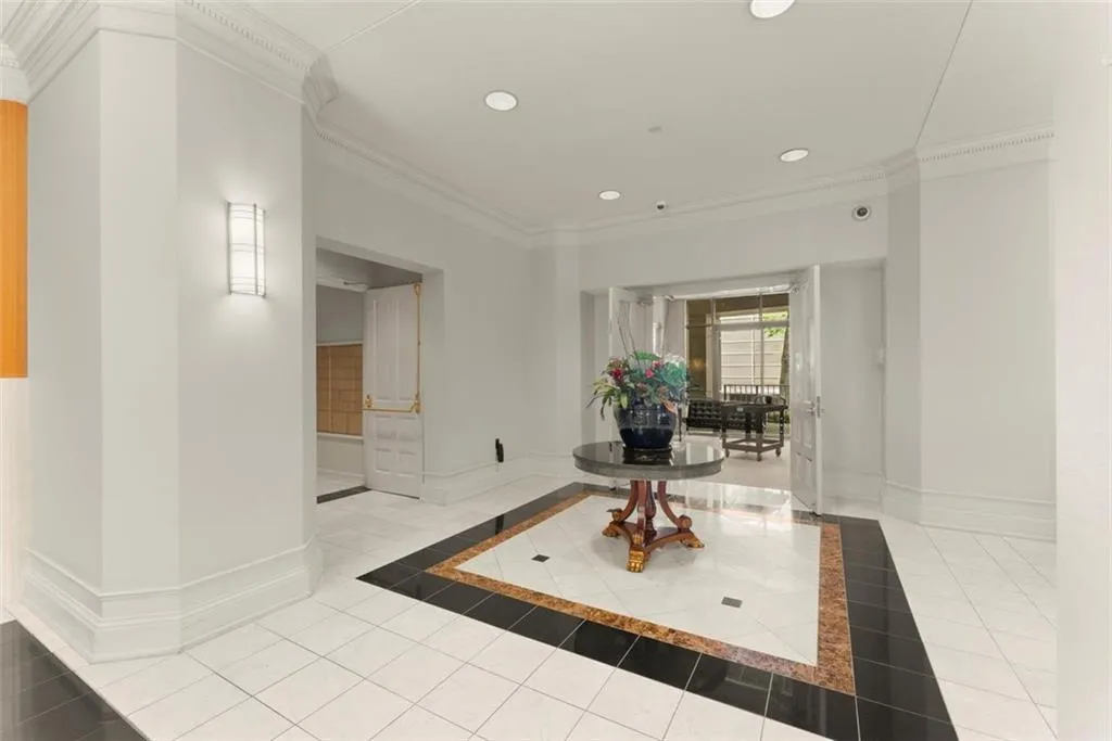3475 Oak Valley Road Ne Unit #870, Atlanta, Georgia 30326, 1 Bedroom Bedrooms, ,1 BathroomBathrooms,Residential,For Sale,3475 Oak Valley Road Ne Unit #870,7556706