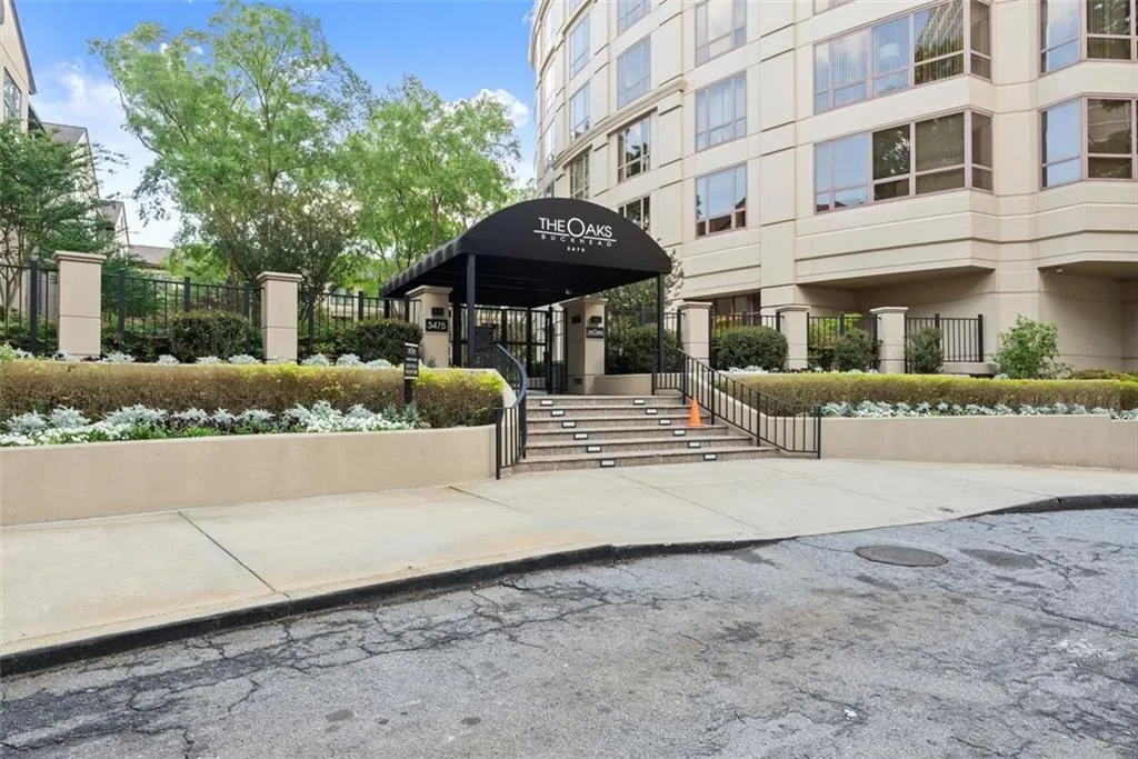3475 Oak Valley Road Ne Unit #870, Atlanta, Georgia 30326, 1 Bedroom Bedrooms, ,1 BathroomBathrooms,Residential,For Sale,3475 Oak Valley Road Ne Unit #870,7556706
