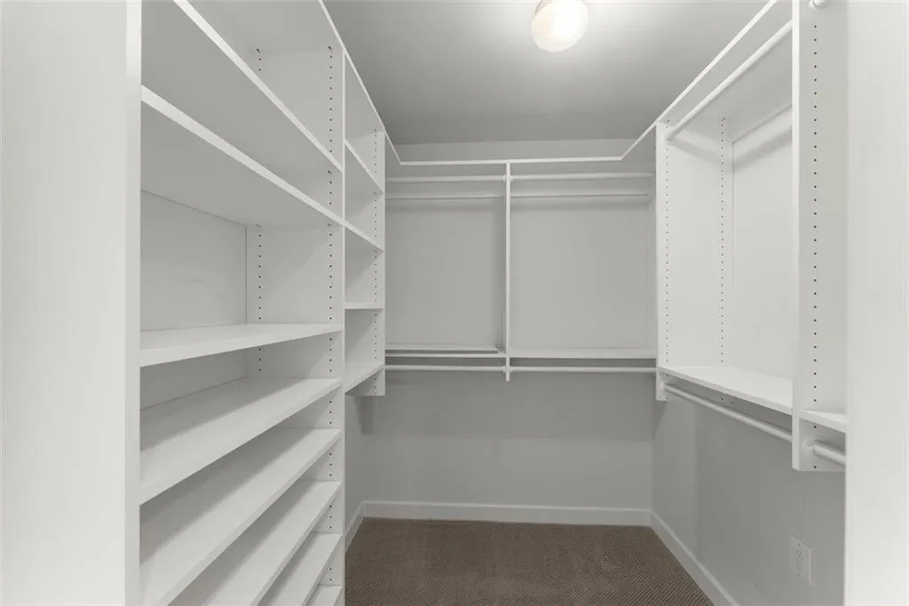3475 Oak Valley Road Ne Unit #870, Atlanta, Georgia 30326, 1 Bedroom Bedrooms, ,1 BathroomBathrooms,Residential,For Sale,3475 Oak Valley Road Ne Unit #870,7556706