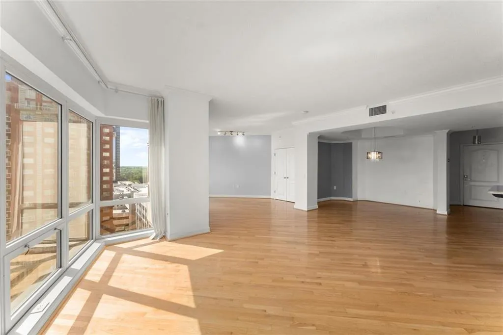 3475 Oak Valley Road Ne Unit #870, Atlanta, Georgia 30326, 1 Bedroom Bedrooms, ,1 BathroomBathrooms,Residential,For Sale,3475 Oak Valley Road Ne Unit #870,7556706