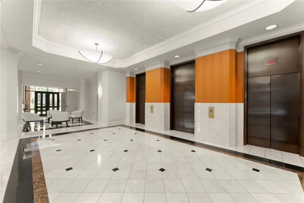 3475 Oak Valley Road Ne Unit #870, Atlanta, Georgia 30326, 1 Bedroom Bedrooms, ,1 BathroomBathrooms,Residential,For Sale,3475 Oak Valley Road Ne Unit #870,7556706
