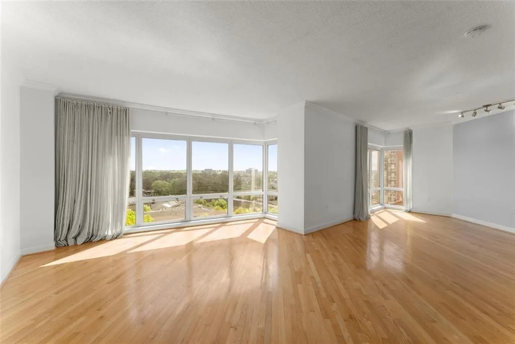 3475 Oak Valley Road Ne Unit #870, Atlanta, Georgia 30326, 1 Bedroom Bedrooms, ,1 BathroomBathrooms,Residential,For Sale,3475 Oak Valley Road Ne Unit #870,7556706