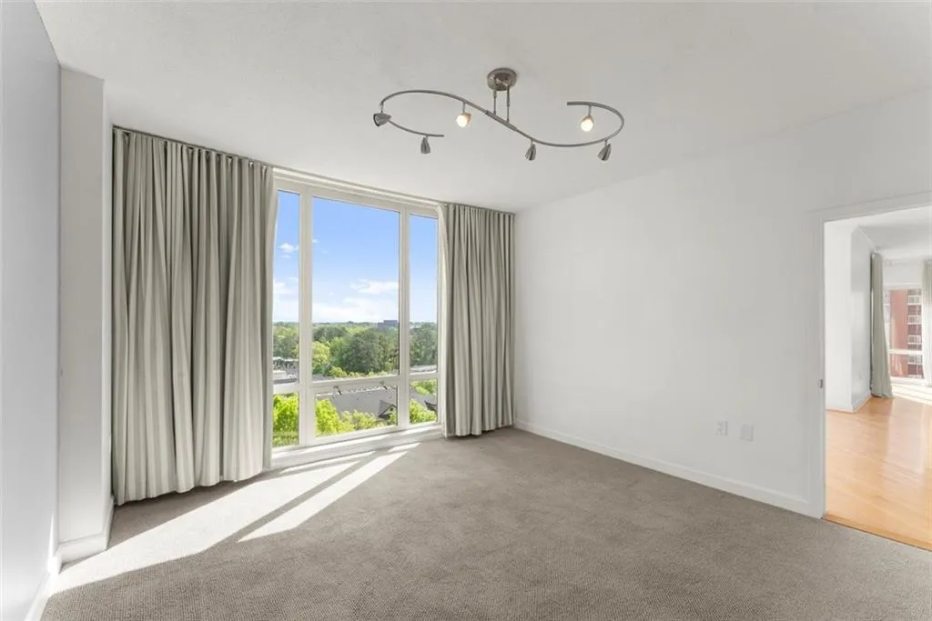 3475 Oak Valley Road Ne Unit #870, Atlanta, Georgia 30326, 1 Bedroom Bedrooms, ,1 BathroomBathrooms,Residential,For Sale,3475 Oak Valley Road Ne Unit #870,7556706
