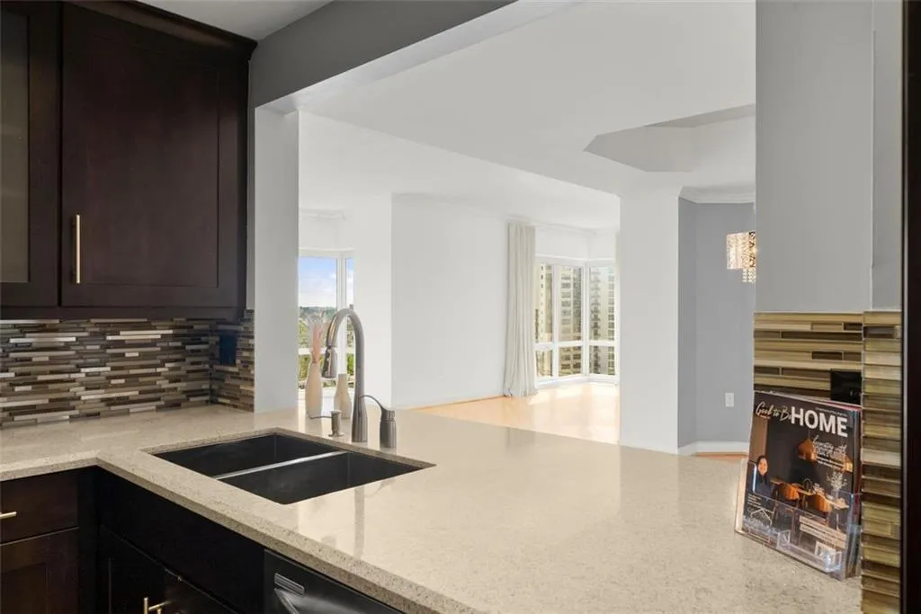 3475 Oak Valley Road Ne Unit #870, Atlanta, Georgia 30326, 1 Bedroom Bedrooms, ,1 BathroomBathrooms,Residential,For Sale,3475 Oak Valley Road Ne Unit #870,7556706