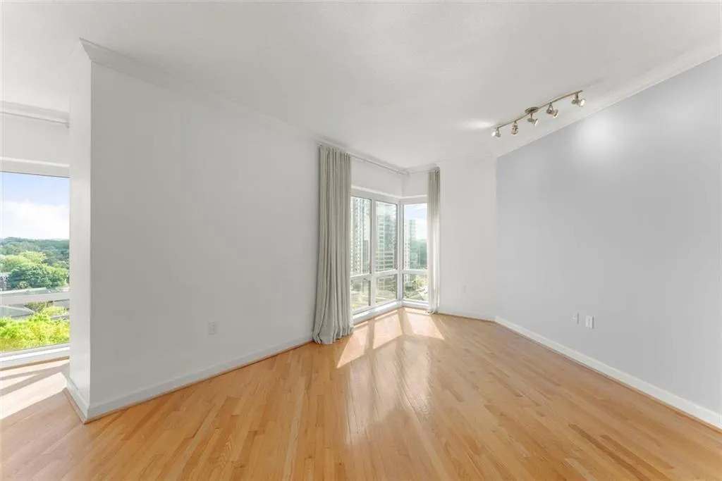 3475 Oak Valley Road Ne Unit #870, Atlanta, Georgia 30326, 1 Bedroom Bedrooms, ,1 BathroomBathrooms,Residential,For Sale,3475 Oak Valley Road Ne Unit #870,7556706