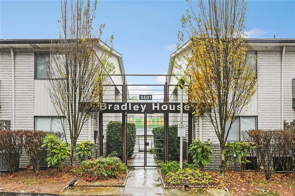 3501 Roswell Road Ne Unit 501, Atlanta, Georgia 30305, 2 Bedrooms Bedrooms, ,1 BathroomBathrooms,Residential,Sold,3501 Roswell Road Ne Unit 501,5943149