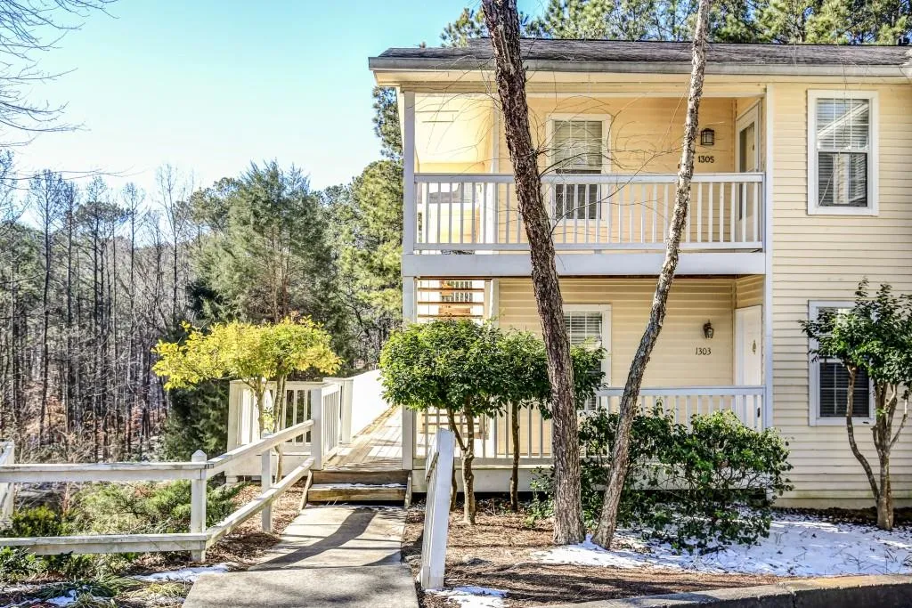 1303 Gettysburg Place Unit 1303, Atlanta, Georgia 30350, 2 Bedrooms Bedrooms, ,2 BathroomsBathrooms,Residential,Sold,1303 Gettysburg Place Unit 1303,5953755