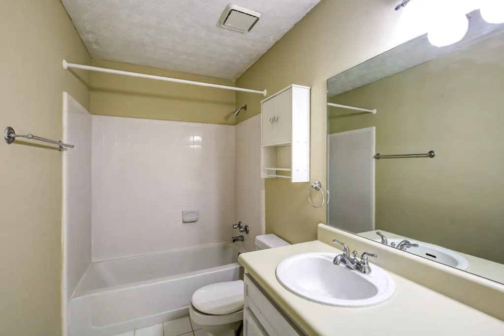 1303 Gettysburg Place Unit 1303, Atlanta, Georgia 30350, 2 Bedrooms Bedrooms, ,2 BathroomsBathrooms,Residential,Sold,1303 Gettysburg Place Unit 1303,5953755