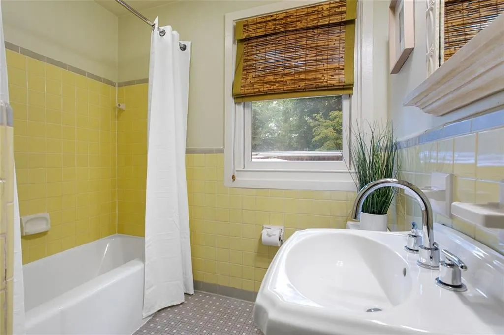421 Golfview Rd Nw Road Nw, Atlanta, Georgia 30309, 5 Bedrooms Bedrooms, 0 ,4 BathroomsBathrooms,Residential,For Sale,421 Golfview Rd Nw Road Nw,7847849