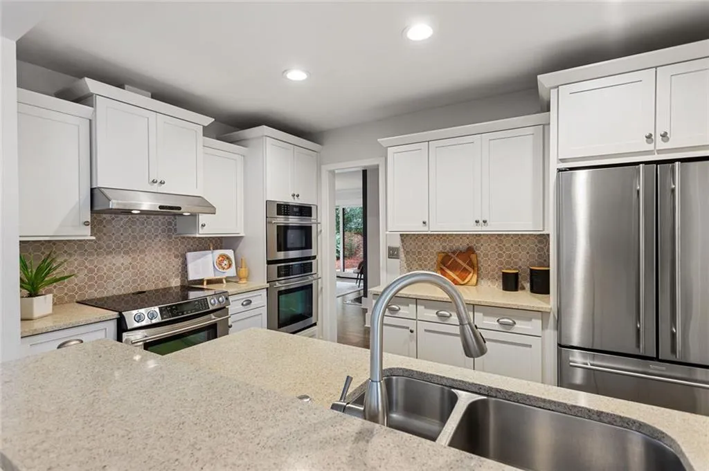 421 Golfview Rd Nw Road Nw, Atlanta, Georgia 30309, 5 Bedrooms Bedrooms, 0 ,4 BathroomsBathrooms,Residential,For Sale,421 Golfview Rd Nw Road Nw,7847849