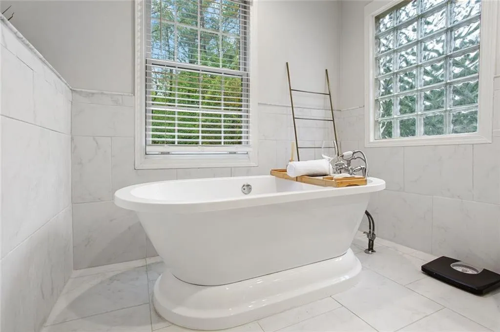 421 Golfview Rd Nw Road Nw, Atlanta, Georgia 30309, 5 Bedrooms Bedrooms, 0 ,4 BathroomsBathrooms,Residential,For Sale,421 Golfview Rd Nw Road Nw,7847849