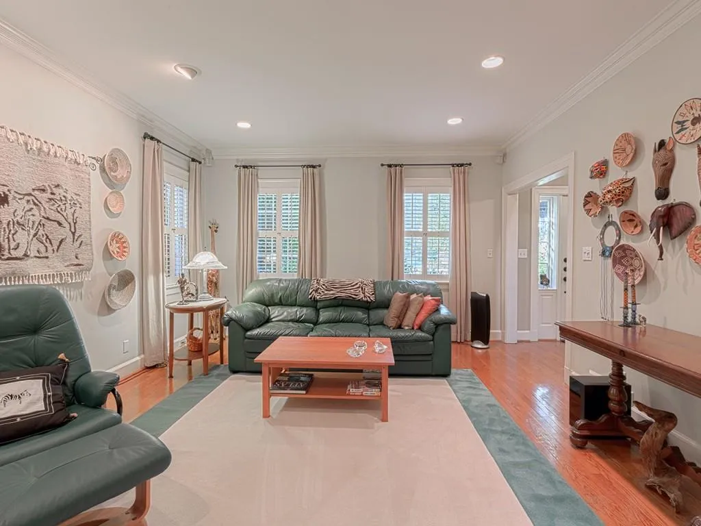 402 E Wesley Road Ne, Atlanta, Georgia 30305, 4 Bedrooms Bedrooms, ,2 BathroomsBathrooms,Residential,Sold,402 E Wesley Road Ne,5751008