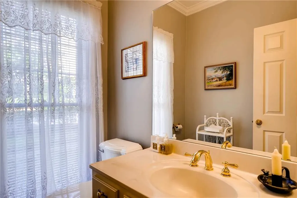 7155 Roswell Road Unit 2, Sandy Springs, Georgia 30328, 3 Bedrooms Bedrooms, ,3 BathroomsBathrooms,Residential,Sold,7155 Roswell Road Unit 2,5797900