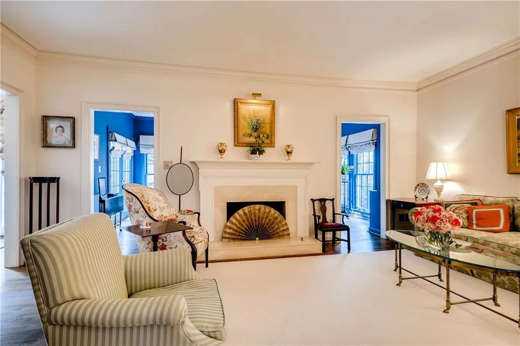 7155 Roswell Road Unit 2, Sandy Springs, Georgia 30328, 3 Bedrooms Bedrooms, ,3 BathroomsBathrooms,Residential,Sold,7155 Roswell Road Unit 2,5797900