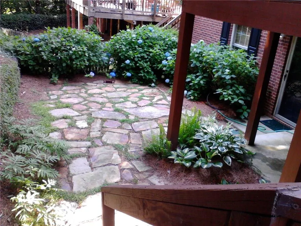 7155 Roswell Road Unit 2, Sandy Springs, Georgia 30328, 3 Bedrooms Bedrooms, ,3 BathroomsBathrooms,Residential,Sold,7155 Roswell Road Unit 2,5797900