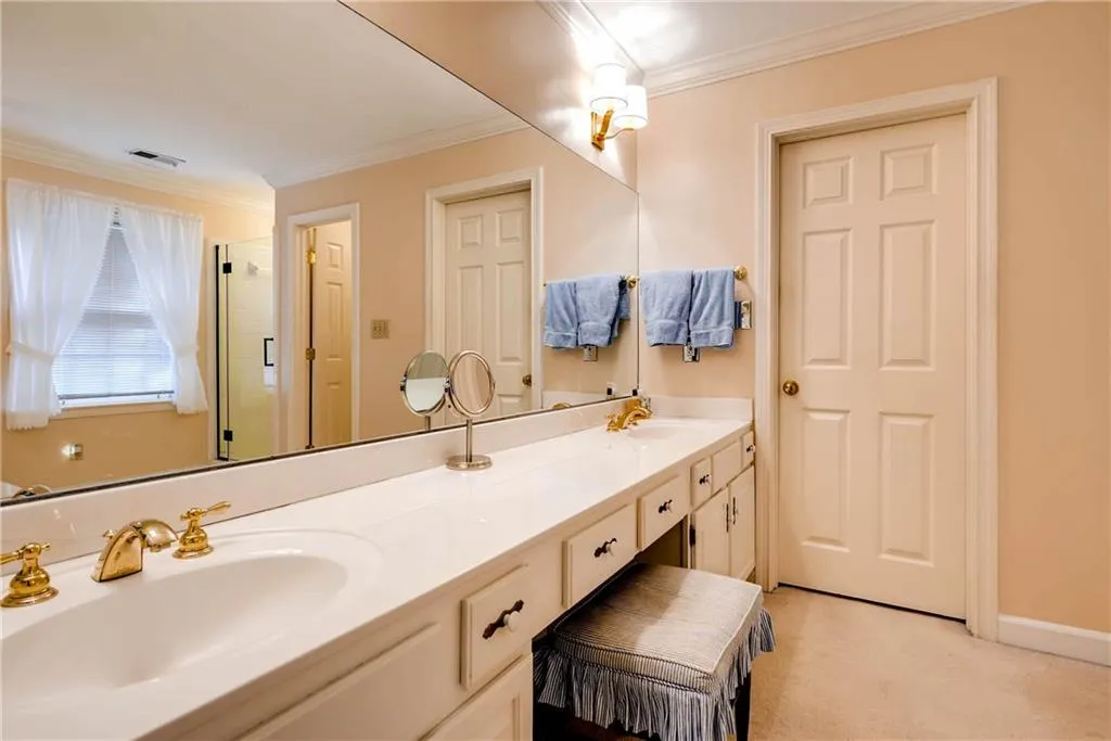 7155 Roswell Road Unit 2, Sandy Springs, Georgia 30328, 3 Bedrooms Bedrooms, ,3 BathroomsBathrooms,Residential,Sold,7155 Roswell Road Unit 2,5797900