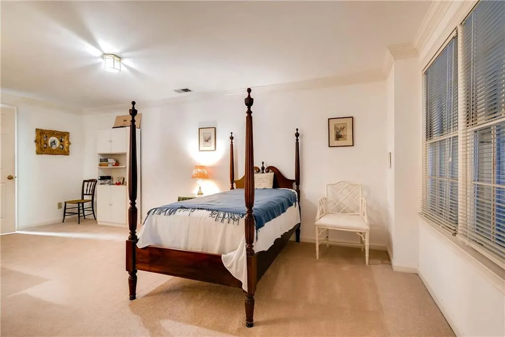 7155 Roswell Road Unit 2, Sandy Springs, Georgia 30328, 3 Bedrooms Bedrooms, ,3 BathroomsBathrooms,Residential,Sold,7155 Roswell Road Unit 2,5797900