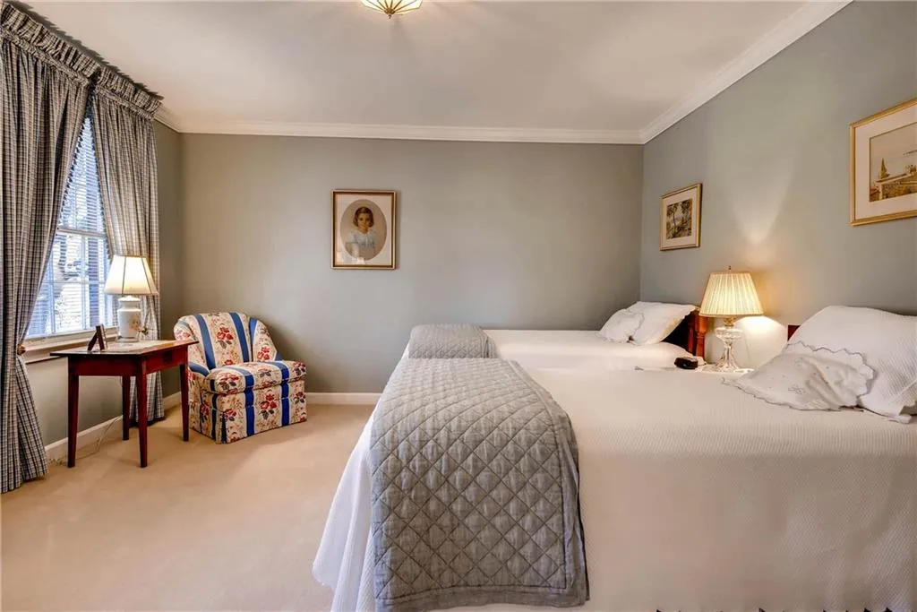 7155 Roswell Road Unit 2, Sandy Springs, Georgia 30328, 3 Bedrooms Bedrooms, ,3 BathroomsBathrooms,Residential,Sold,7155 Roswell Road Unit 2,5797900