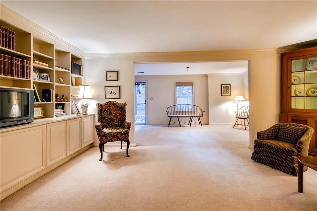 7155 Roswell Road Unit 2, Sandy Springs, Georgia 30328, 3 Bedrooms Bedrooms, ,3 BathroomsBathrooms,Residential,Sold,7155 Roswell Road Unit 2,5797900