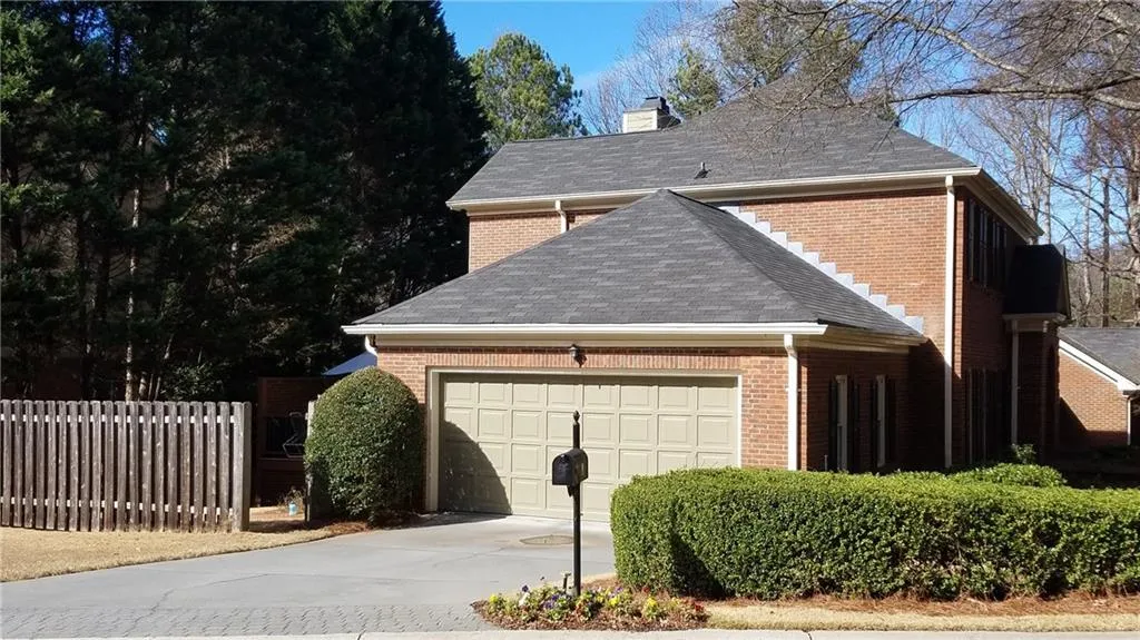 7155 Roswell Road Unit 2, Sandy Springs, Georgia 30328, 3 Bedrooms Bedrooms, ,3 BathroomsBathrooms,Residential,Sold,7155 Roswell Road Unit 2,5797900