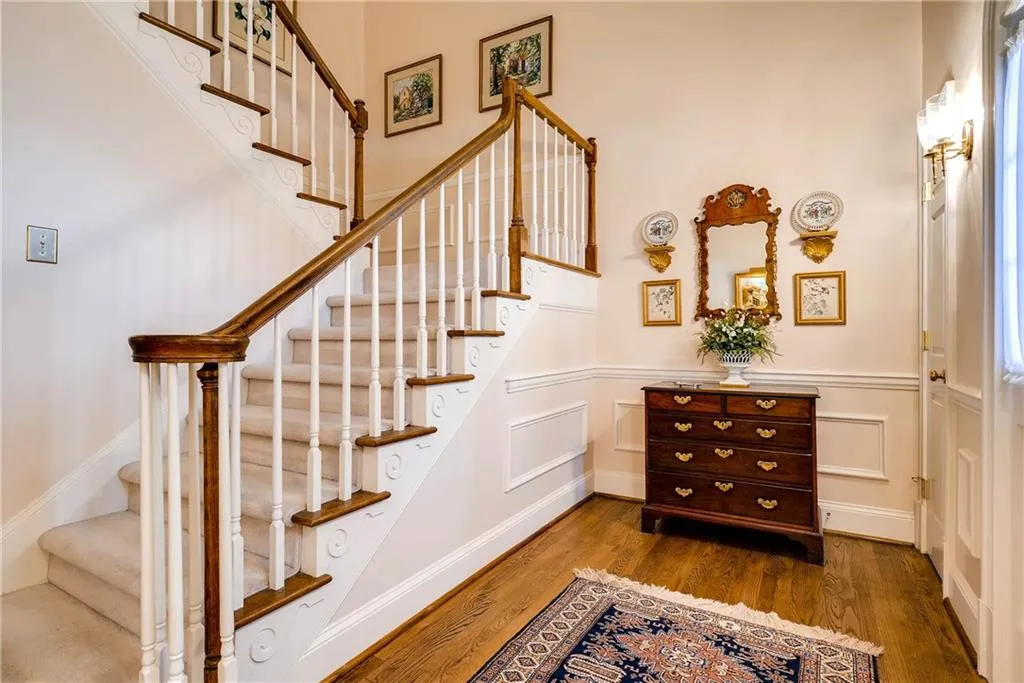 7155 Roswell Road Unit 2, Sandy Springs, Georgia 30328, 3 Bedrooms Bedrooms, ,3 BathroomsBathrooms,Residential,Sold,7155 Roswell Road Unit 2,5797900