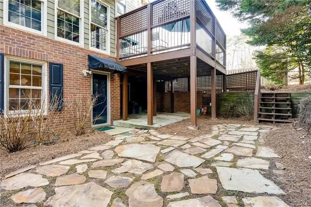 7155 Roswell Road Unit 2, Sandy Springs, Georgia 30328, 3 Bedrooms Bedrooms, ,3 BathroomsBathrooms,Residential,Sold,7155 Roswell Road Unit 2,5797900