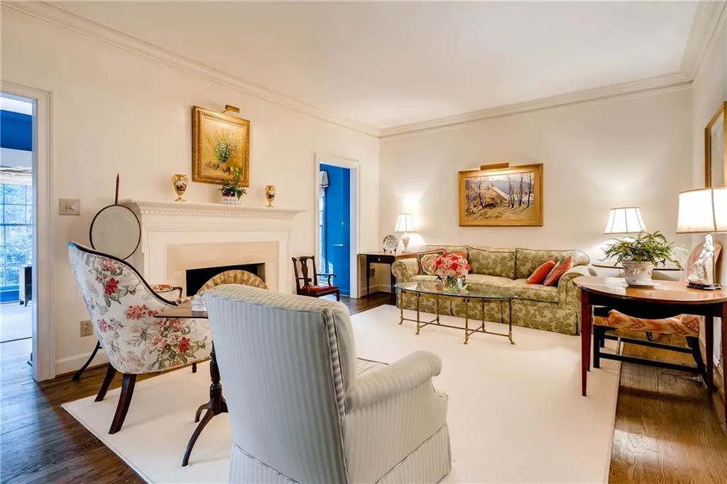 7155 Roswell Road Unit 2, Sandy Springs, Georgia 30328, 3 Bedrooms Bedrooms, ,3 BathroomsBathrooms,Residential,Sold,7155 Roswell Road Unit 2,5797900