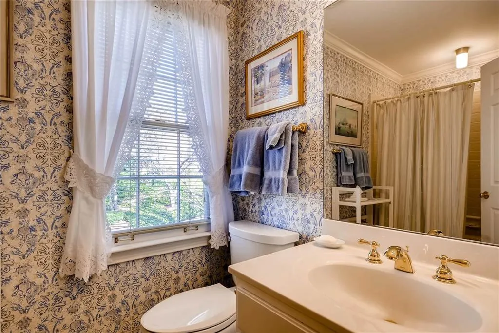 7155 Roswell Road Unit 2, Sandy Springs, Georgia 30328, 3 Bedrooms Bedrooms, ,3 BathroomsBathrooms,Residential,Sold,7155 Roswell Road Unit 2,5797900