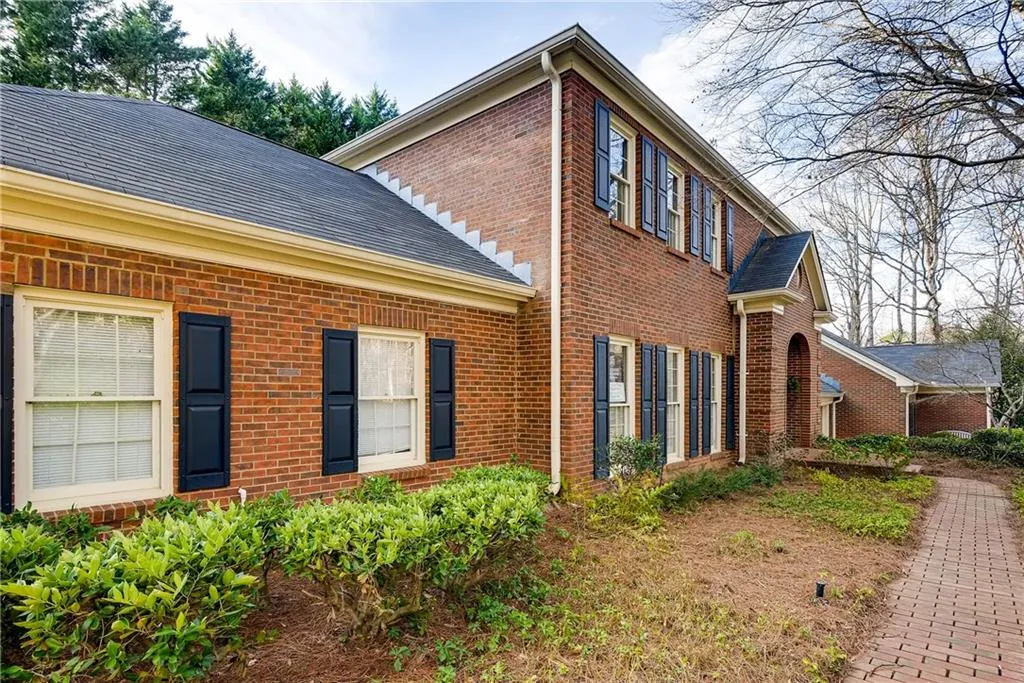 7155 Roswell Road Unit 2, Sandy Springs, Georgia 30328, 3 Bedrooms Bedrooms, ,3 BathroomsBathrooms,Residential,Sold,7155 Roswell Road Unit 2,5797900